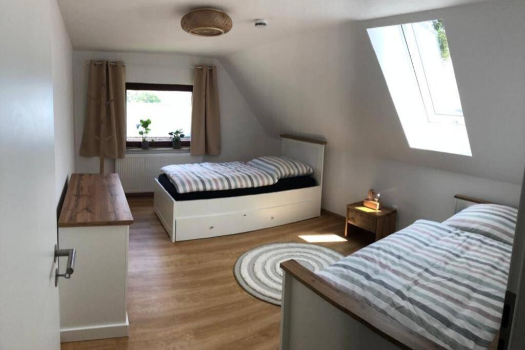 Ruhig gelegene, top moderne Ferienwohnung Neuhaus an Der Eger Exterior foto