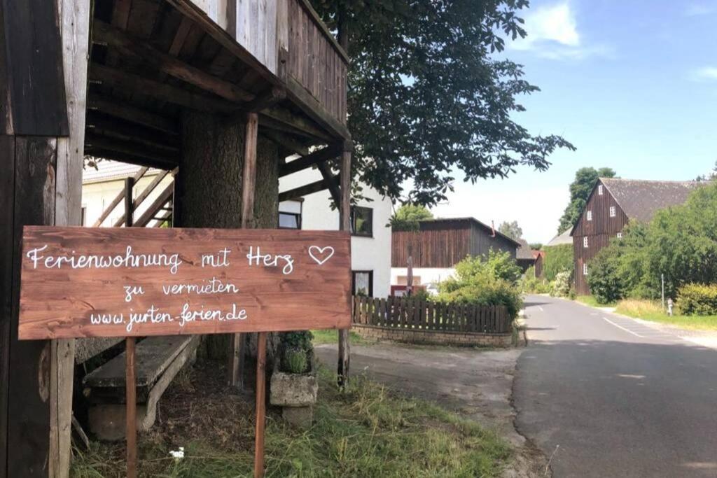 Ruhig gelegene, top moderne Ferienwohnung Neuhaus an Der Eger Exterior foto