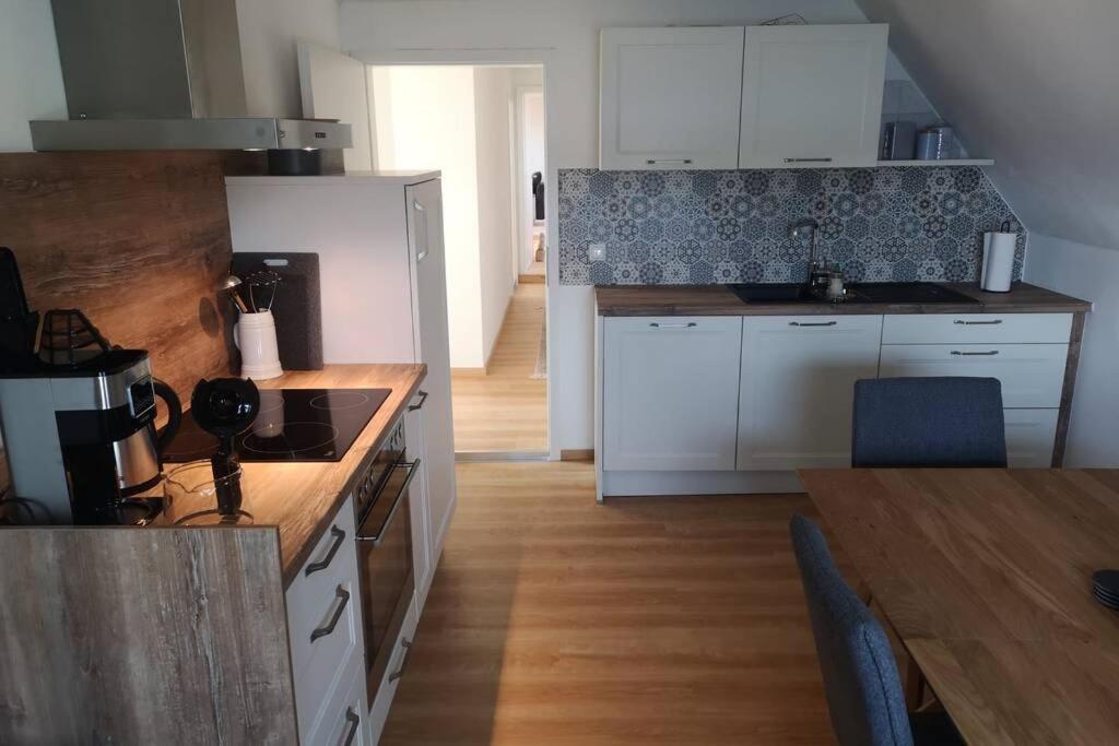 Ruhig gelegene, top moderne Ferienwohnung Neuhaus an Der Eger Exterior foto