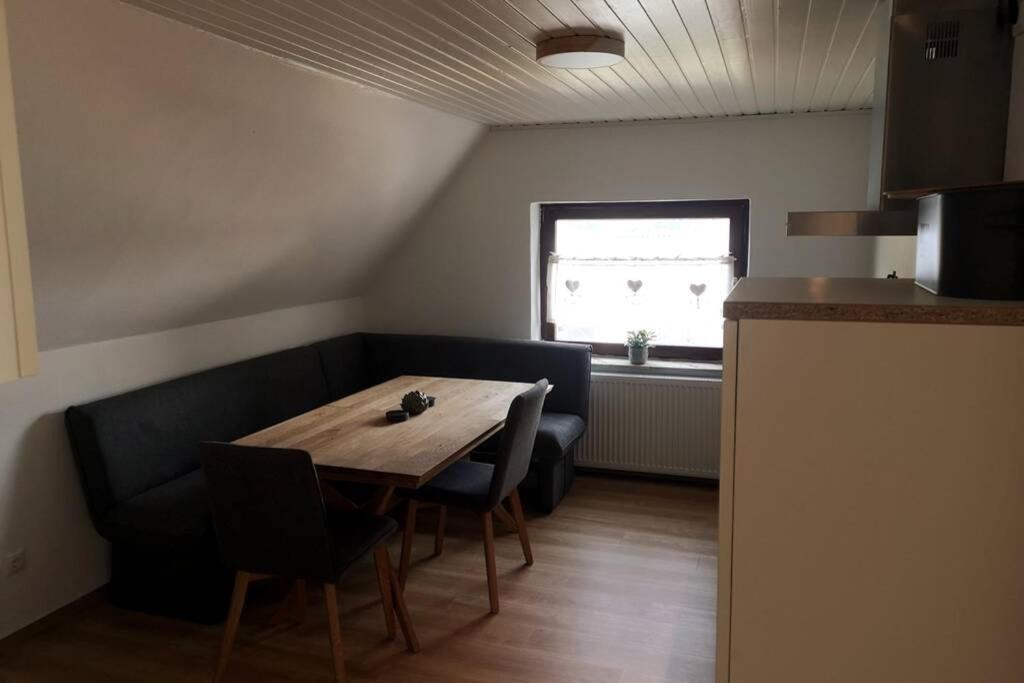 Ruhig gelegene, top moderne Ferienwohnung Neuhaus an Der Eger Exterior foto