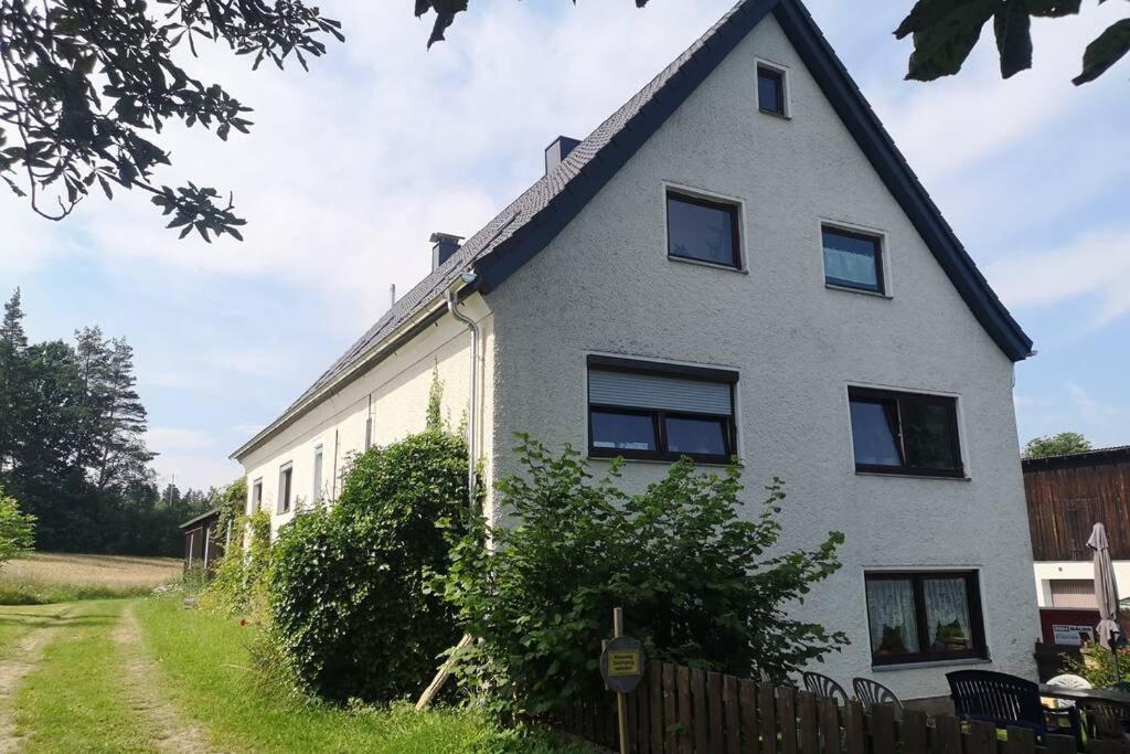 Ruhig gelegene, top moderne Ferienwohnung Neuhaus an Der Eger Exterior foto