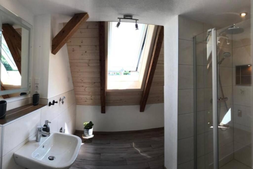 Ruhig gelegene, top moderne Ferienwohnung Neuhaus an Der Eger Exterior foto