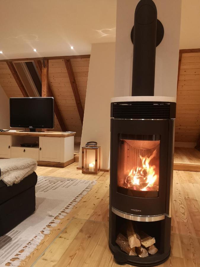 Ruhig gelegene, top moderne Ferienwohnung Neuhaus an Der Eger Exterior foto